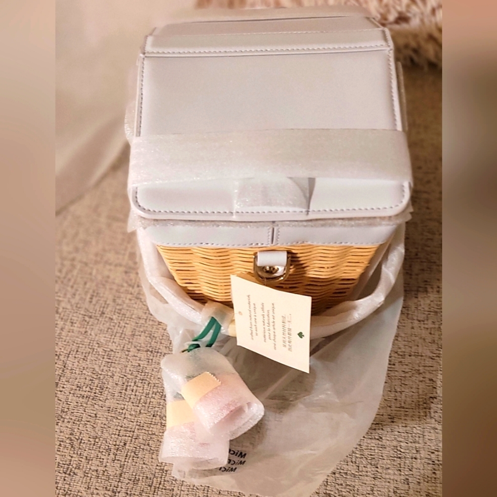 Kate Spade Picnic in the Park Strawberry Wicker Basket Bag - NWT - Picture 4 of 7